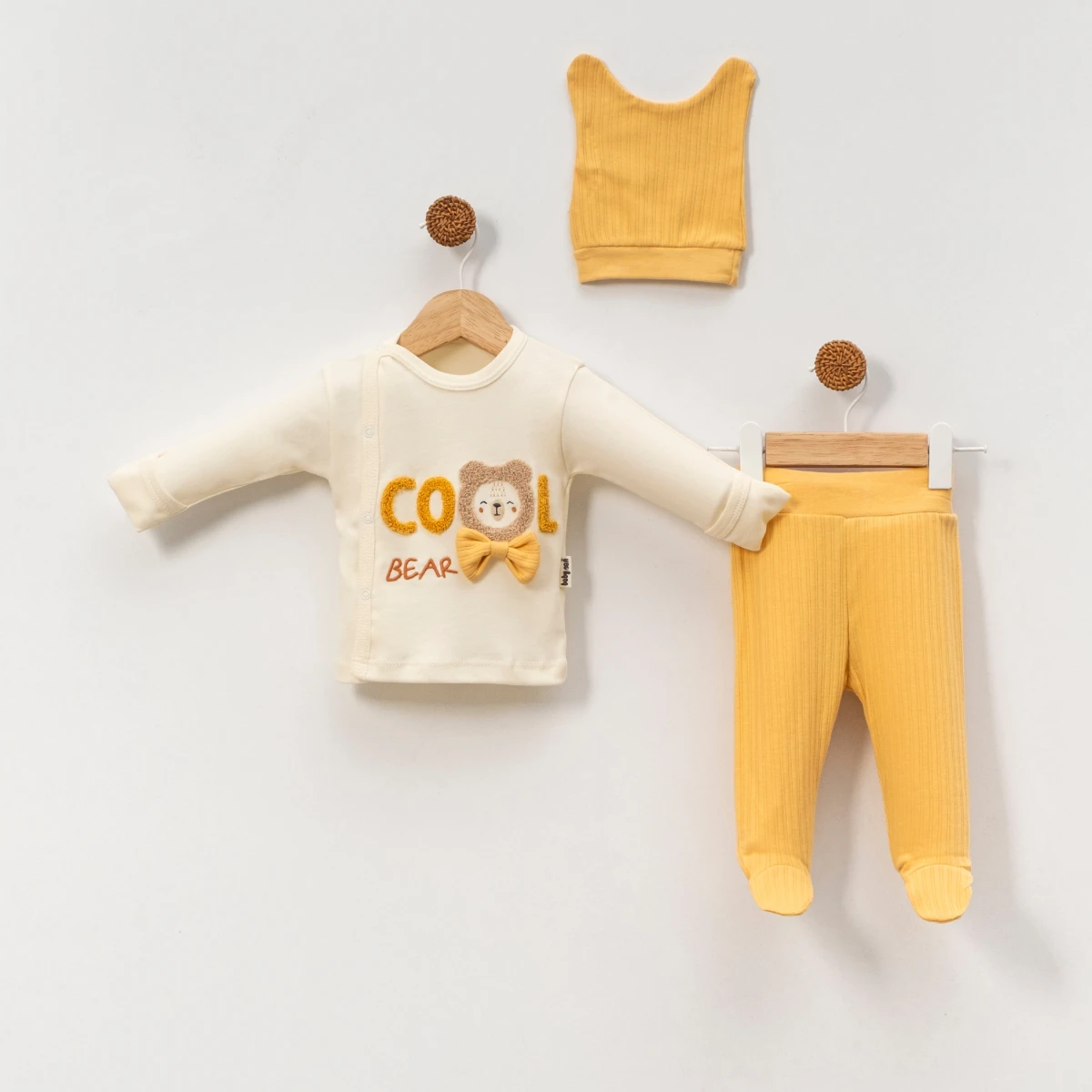 Almini Süzeneli Cool Bear Nakışlı Kendinden Eldivenli Yenidoğan  Bebek 3lü Zıbın Takımı 